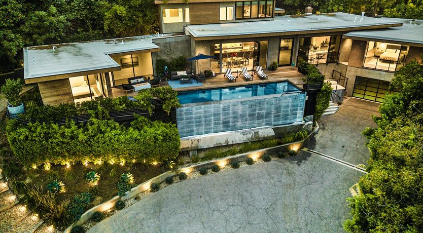 Photo of Contemporary Retreat