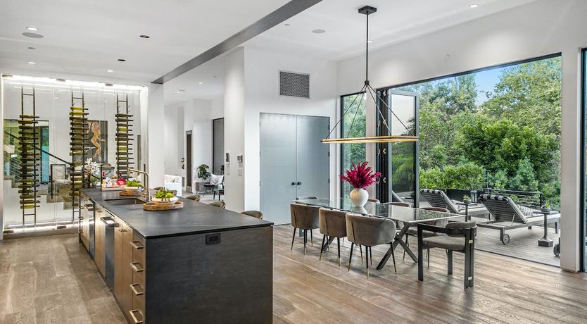 Photo of Contemporary Retreat