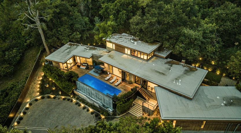 Photo of Contemporary Retreat