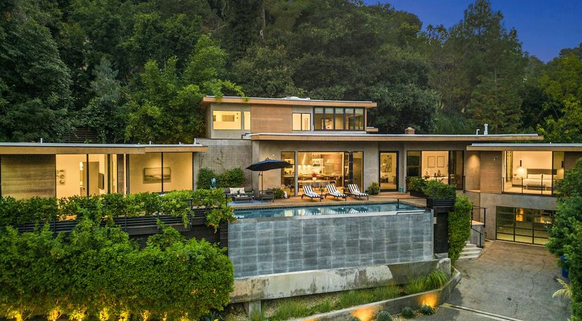 Photo of Contemporary Retreat