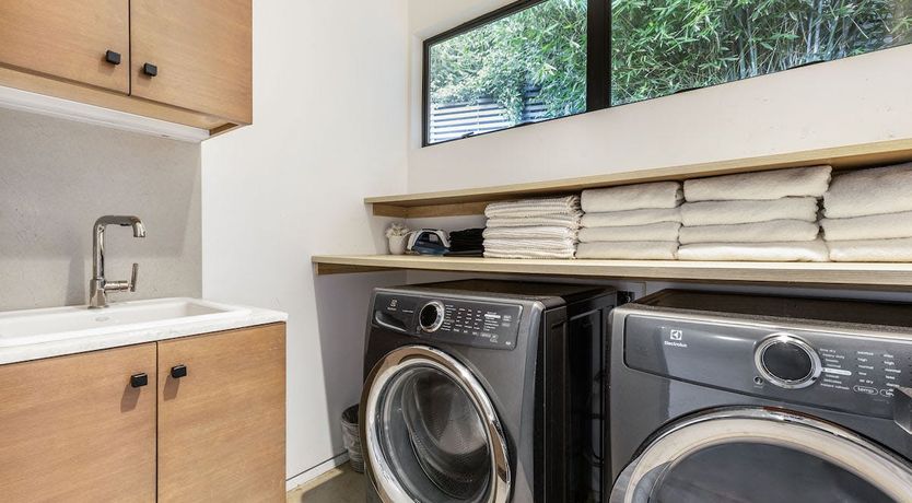 Photo of Contemporary Retreat