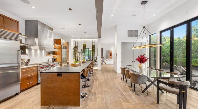 Photo of Contemporary Retreat