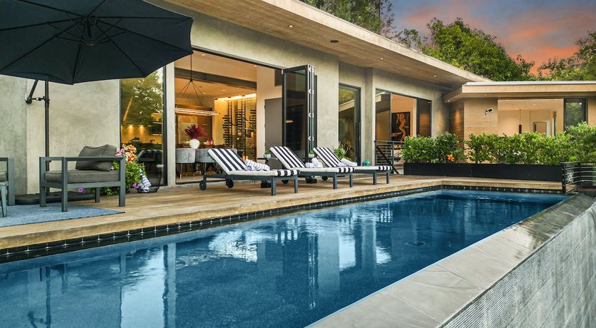 Photo of Contemporary Retreat