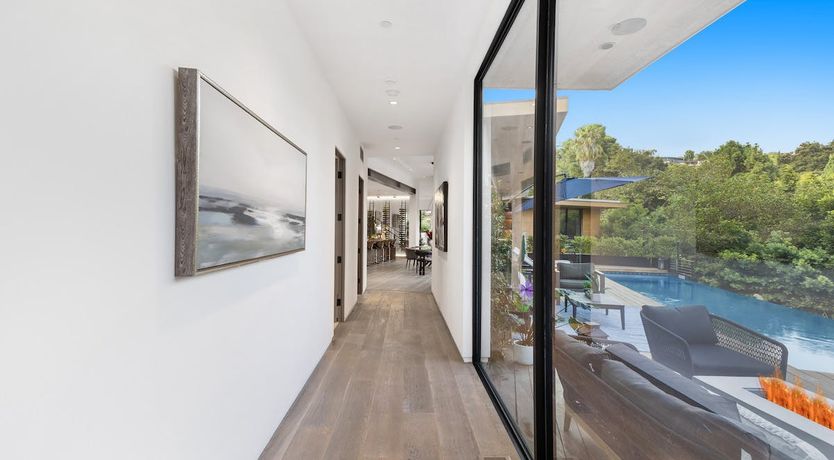 Photo of Contemporary Retreat