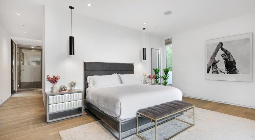 Photo of Contemporary Retreat