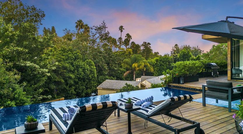 Photo of Contemporary Retreat