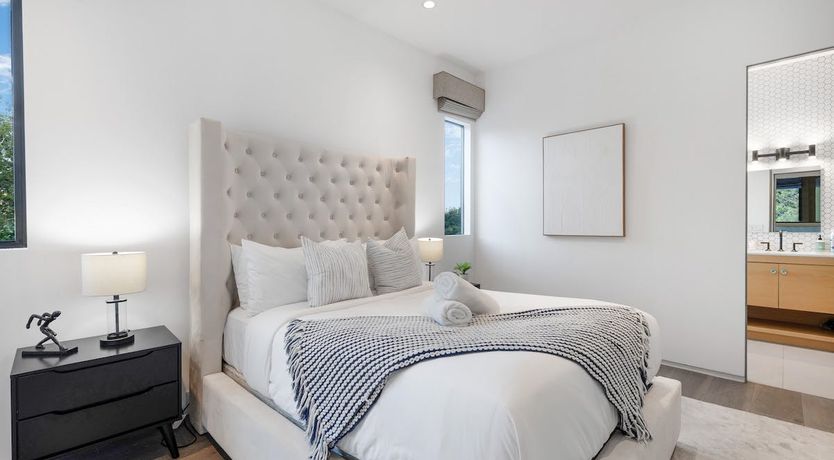 Photo of Contemporary Retreat