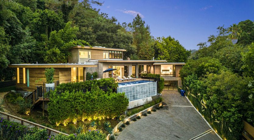 Photo of Contemporary Retreat