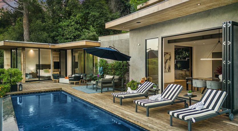 Photo of Contemporary Retreat