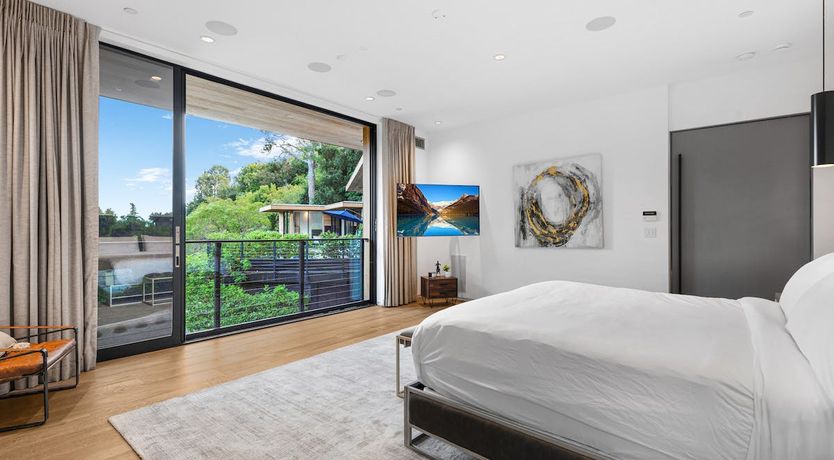 Photo of Contemporary Retreat