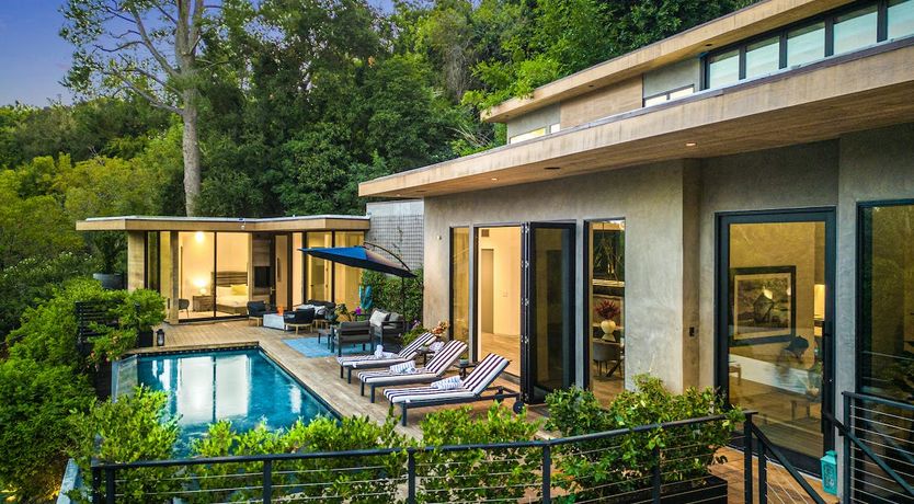 Photo of Contemporary Retreat