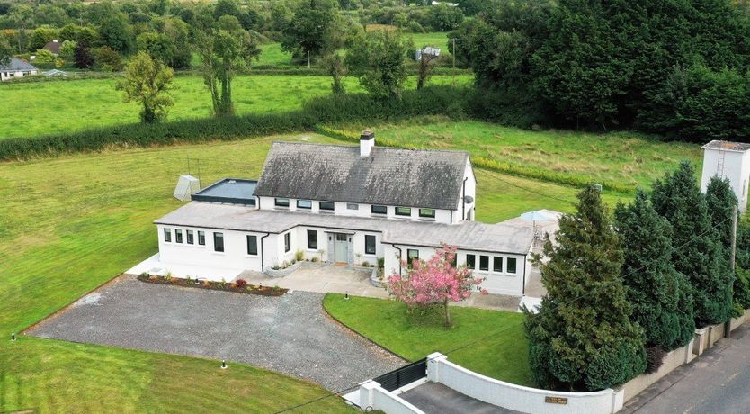 Photo of Contemporary School House