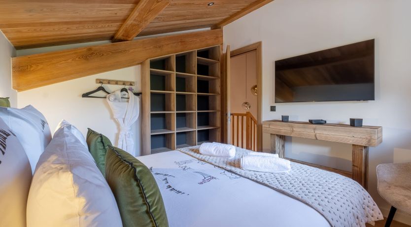 Photo of Snow & Pine