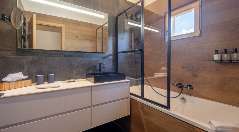 Photo of Snow & Pine