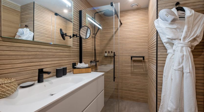 Photo of Snow & Pine