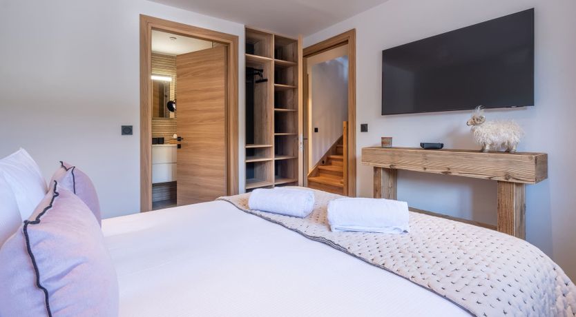 Photo of Snow & Pine