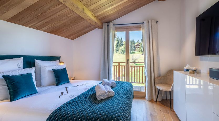 Photo of Snow & Pine