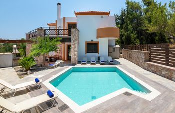 Golden Sun Retreat Villa