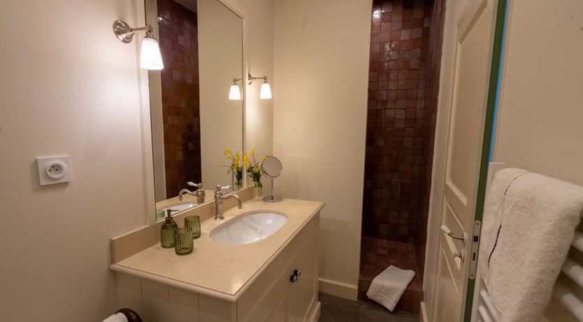 Photo of Grace & Mouries