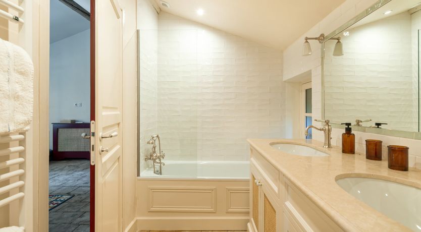 Photo of Grace & Mouries