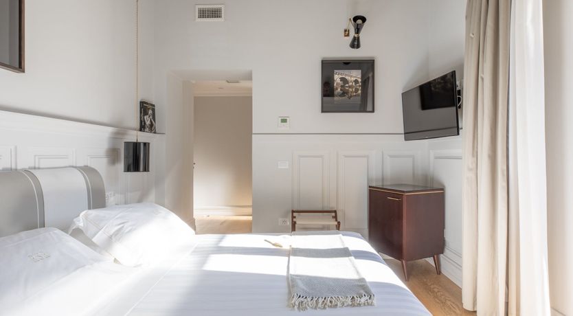 Photo of Opera Glass