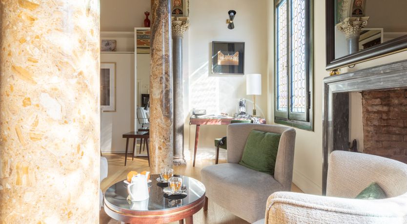 Photo of Opera Glass