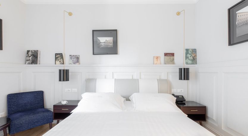 Photo of Opera Glass