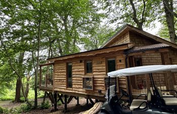 The Enchanted Green Holiday Cottage