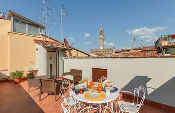 The Lady Florence Apartment