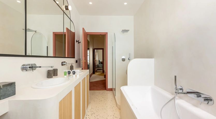 Photo of Parisian Paradise