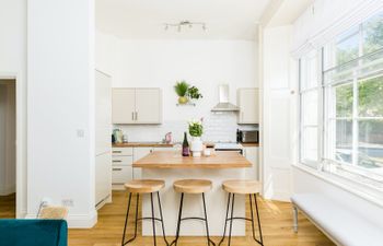 Regency Love Holiday Cottage