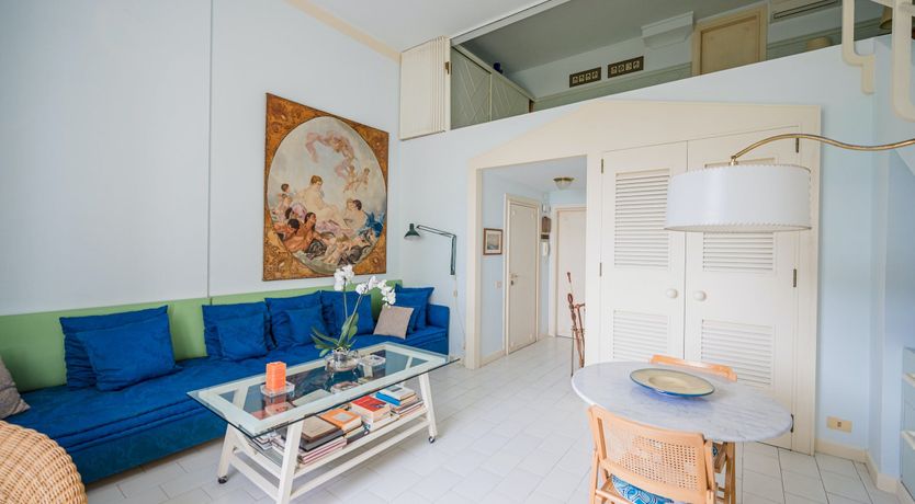 Photo of The Art Connoisseur