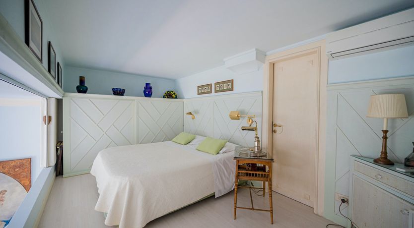 Photo of The Art Connoisseur