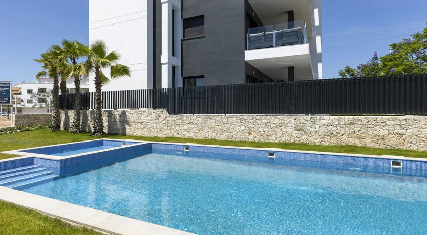 Photo of Contemporary Cove