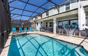 A Warm Oasis Holiday Home