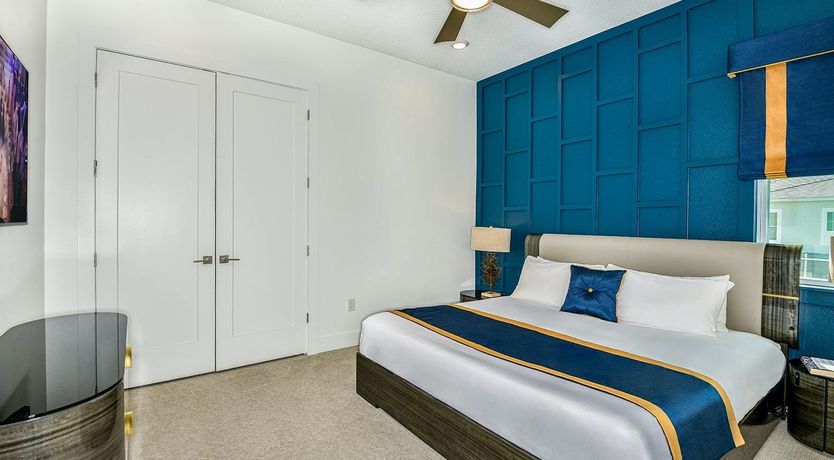 Photo of Hurricane Waltz