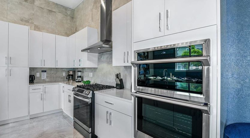 Photo of Hurricane Waltz