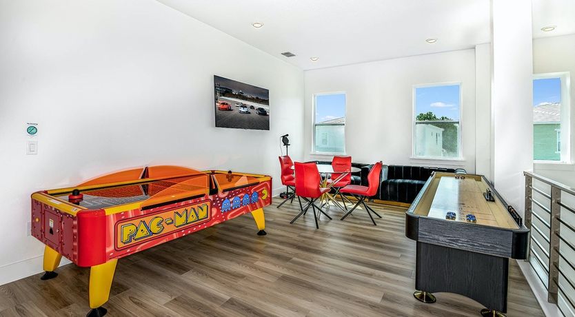 Photo of Hurricane Waltz