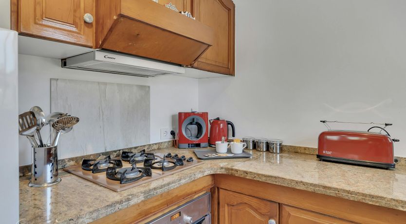 Photo of Sapphire & Amber