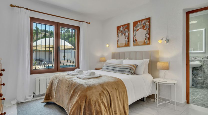 Photo of Sapphire & Amber