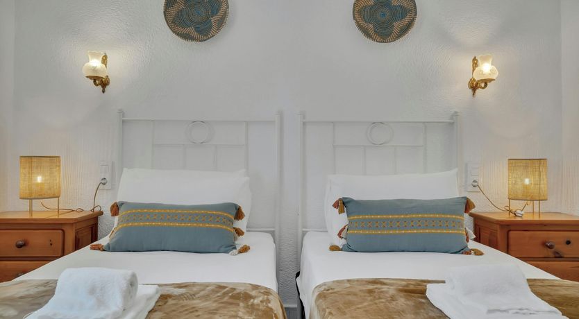 Photo of Sapphire & Amber