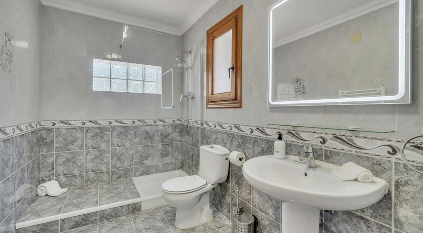 Photo of Sapphire & Amber