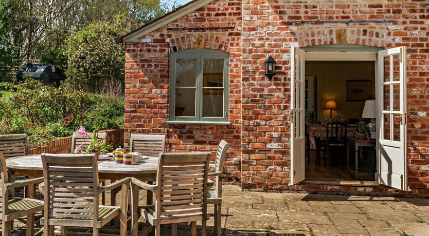 Photo of 5 Bed in Sturminster Newton