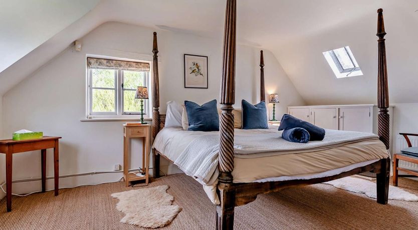 Photo of 5 Bed in Sturminster Newton