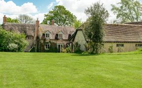 Photo of 5 Bed in Sturminster Newton