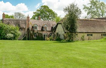 5 Bed in Sturminster Newton Holiday Cottage