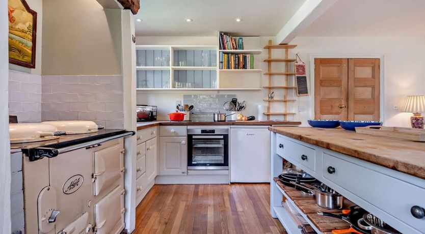 Photo of 5 Bed in Fifehead Neville