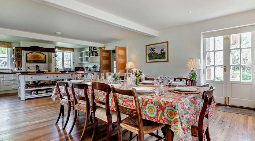 Photo of 5 Bed in Fifehead Neville