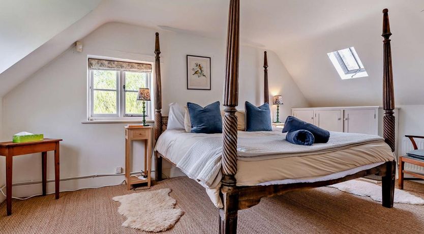 Photo of 5 Bed in Fifehead Neville