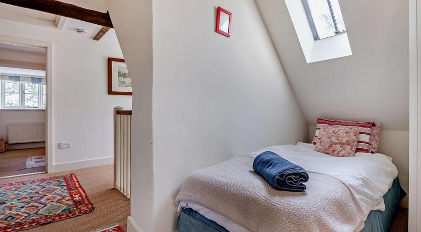 Photo of 5 Bed in Fifehead Neville